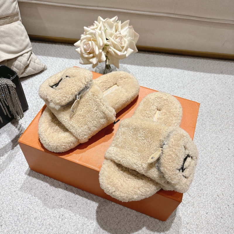 l0vis Vvtt0n slippers